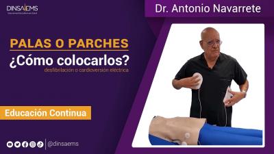 ¿Cómo colocar las palas o parches electrodos durante la desfibrilación o cardioversión eléctrica?